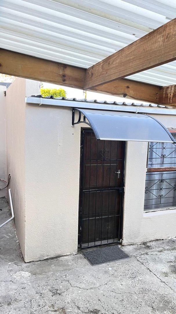 4 Bedroom Property for Sale in Kleinvlei Western Cape